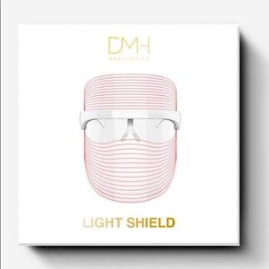 Poosh Kourtney Kardashian DMH Lightshield